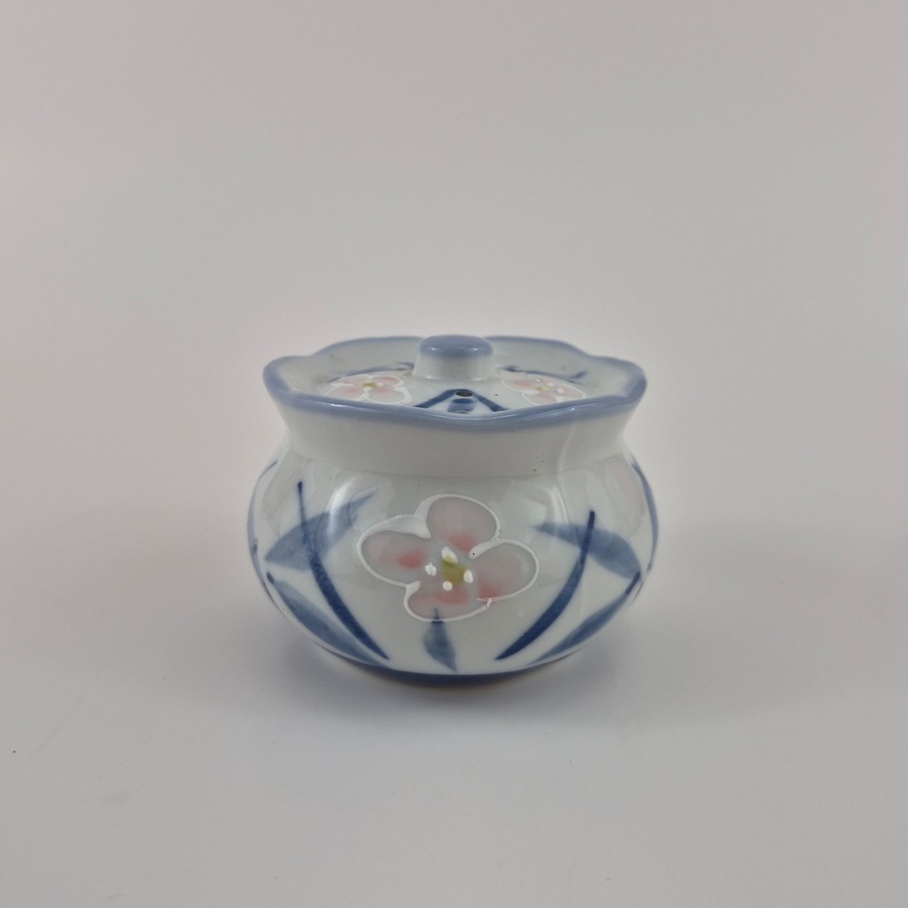 Vintage Blue White Floral Ceramic Potpourri Jar Scalloped Vented Lid 2.5 Inch